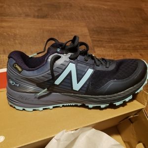 Womens New Balance gortex  trail running shoes